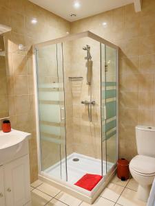 Maisons de vacances Holiday Home with Air Con & Private heated 10x4m Salt Water Swimming Pool for up to 12 Guests : photos des chambres