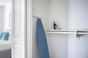 Playa Vista 1br w pool gym bbq nr 405 LAX-1056