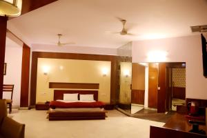 Mela by Aurelia Heaven