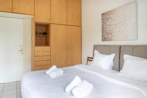 Spacious 2 bedroom apartment at Glifada