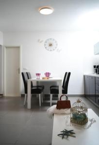 Wave n Sea Apartment With a Private Pool