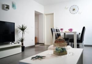 Wave n Sea Apartment With a Private Pool