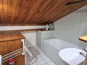 Chalets Chalet Saint-Michel-de-Chaillol, 10 pieces, 18 personnes - FR-1-393-82 : photos des chambres