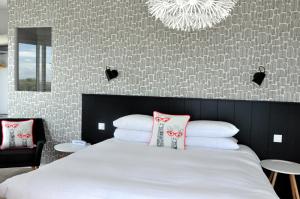 Hotels Logis Hotel Du Port : photos des chambres