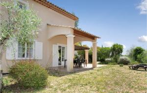 Maisons de vacances Amazing home in Callian with Outdoor swimming pool, WiFi and 3 Bedrooms : photos des chambres