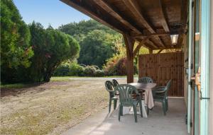 Maisons de vacances Amazing home in Limeuil with 2 Bedrooms and Outdoor swimming pool : photos des chambres