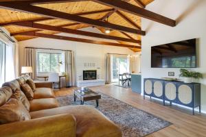 Deck and Fire Pit Stunning Twain Harte Cabin!