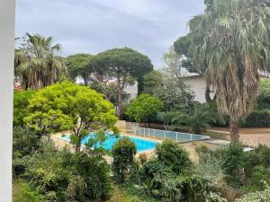 Hyères : T2 avec clim, piscine & parking au Port - FR-1-335-190