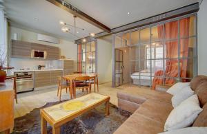 Red & Bleue YourHostHelper