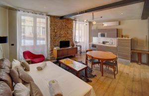 Red & Bleue YourHostHelper