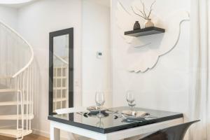 White & Black Suite Picasso-Inspired REMS