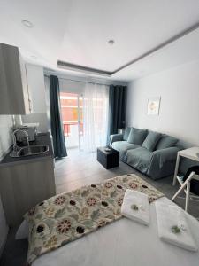 Stylish Studio Gio 211