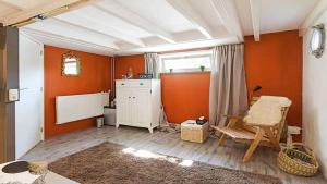 Benedenverdieping in Woonboot met tuinterras