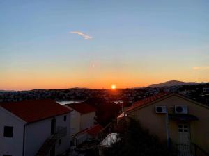 Villa Grande Vista - Spacious 3 BR Apartment with Large terrace and Fantastic sea view