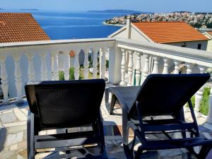 Villa Grande Vista - Spacious 3 BR Apartment with Large terrace and Fantastic sea view