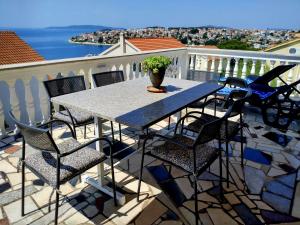 Villa Grande Vista - Spacious 3 BR Apartment with Large terrace and Fantastic sea view