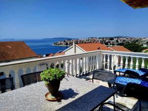 Villa Grande Vista - Spacious 3 BR Apartment with Large terrace and Fantastic sea view