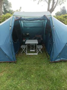 Campings Les Hortensias grande tente familiale 2 chambres et sejour sur camping familial pres des plages : photos des chambres