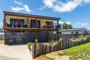 Lano Beach House - Ledge Point