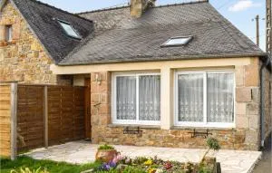 Cozy Home In Quemperven With Wifi - Trézény