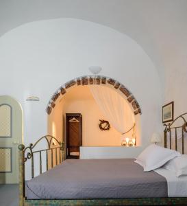 Casa Delle Botti Cave House Santorini Oia Finikia