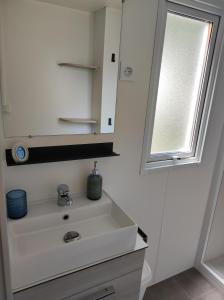 Appartements Mobil Home Camping Mar Estang 4* : photos des chambres