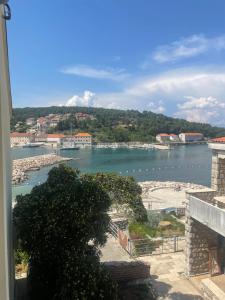 Gallery for two, near the beach and the center of Jelsa