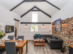 Strawberry Bank - Kingfisher