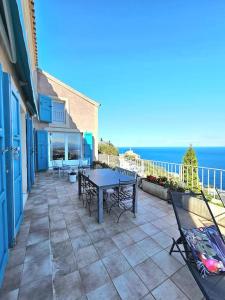 Villas Villa les Roches- splendide vue mer : photos des chambres