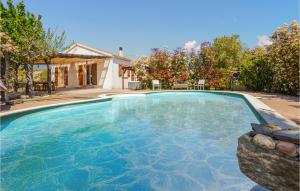 Maisons de vacances Nice Home In Linguizetta With Outdoor Swimming Pool, Wifi And 3 Bedrooms : photos des chambres