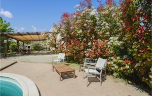 Maisons de vacances Nice Home In Linguizetta With Outdoor Swimming Pool, Wifi And 3 Bedrooms : photos des chambres