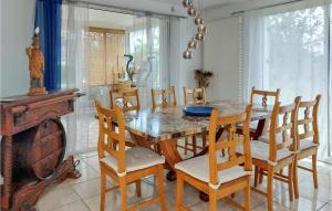 Maisons de vacances Stunning Home In Molan-sur-mer With Wifi And 4 Bedrooms : photos des chambres