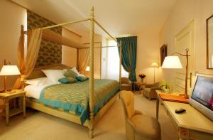 Suite Prestige room in Clos La Boetie & Spa