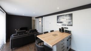 Appartements Le Ruthenois T2 avec terrasse : photos des chambres