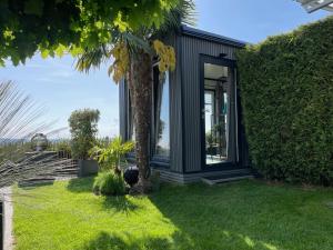 TINY-HOUSE mit Alpen- Stadt- und Poolblick , WLAN