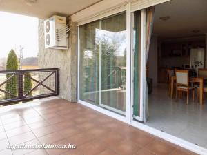 937 - Első emeleti klímás, két hálószobás vízközeli apartman