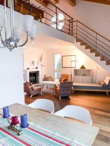 4 12 Room Maisonette Apartment with great views