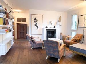 4 12 Room Maisonette Apartment with great views