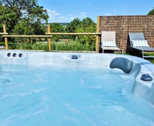 Maisons de vacances Le Cemarose: spa, jardin, terrasse et jolie vue au coeur d'Epernay : photos des chambres