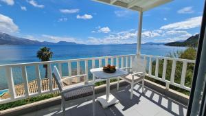 Villa Kalamos, beachfront