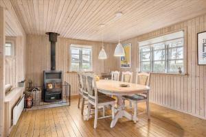 Lovely Holiday Home On The Beach At Tørresø