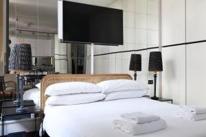 Elegant Terrace Suite