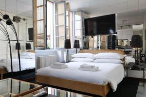 Elegant Terrace Suite