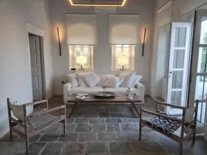 The Azero Exambela Sifnos - Kástron