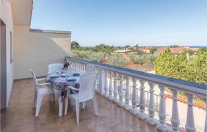 Two-Bedroom Apartment In Peroj