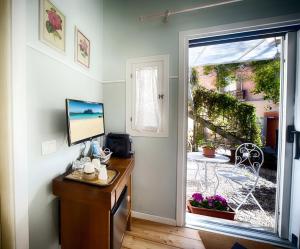 Queen Room with Garden View