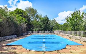 Maisons de vacances Beautiful Home In Saint-flix-de-lhras With Outdoor Swimming Pool, Wifi And 3 Bedrooms : photos des chambres