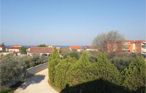 Two-Bedroom Apartment In Peroj