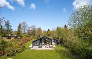 Nice Home In Dronningmølle With Wifi