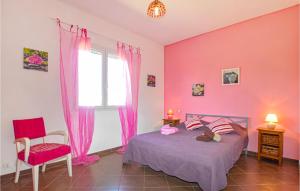 Maisons de vacances Beautiful Home In Linguizetta With Outdoor Swimming Pool, Wifi And Private Swimming Pool : photos des chambres